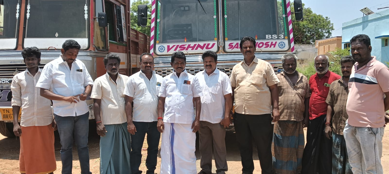 மணல் ஜல்லி விலையை குவாரி உரிமையாளர்கள் குறைக்காவிட்டால் போராட்டத்தில் ஈடுபடப்போவதாக டிப்பர் லாரி உரிமையாளர்கள் சங்கத்தினர் எச்சரிக்கை விடுத்துள்ளனர்
