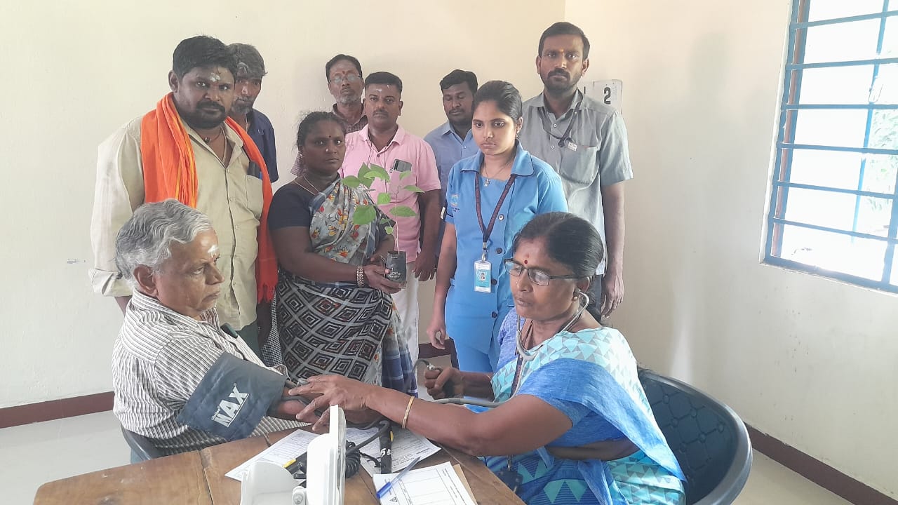 தென்கரையில் சர்வதேச ஐக்கிய கலாம் அறக்கட்டளை சங்கரா மருத்துவமனை சார்பில் இலவச கண் சிகிச்சை முகாம்