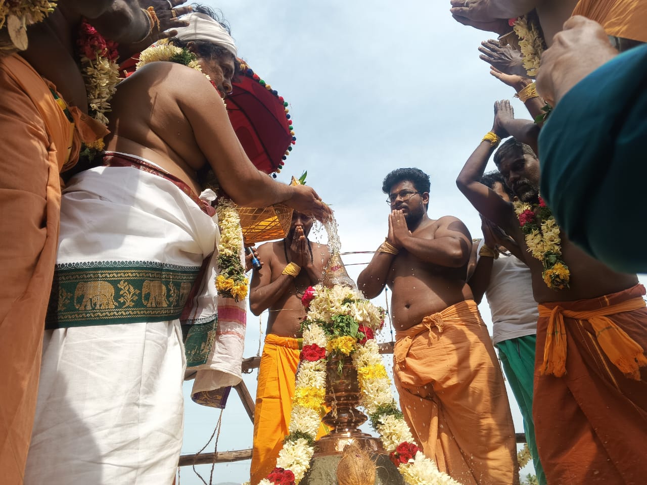 கருப்பட்டி கிராமத்தில் உள்ள ஓம் அரியவீர ஸ்வாமி திருக்கோவில் கோவில் கும்பாபிஷேக விழா