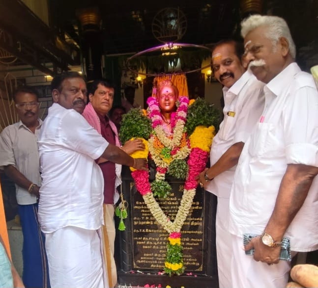 தென்கரையில் கலைமாமணி டி ஆர் மகாலிங்கம் 101 வது பிறந்தநாள் விழா திருஉருவ சிலைக்கு மாலை அணிவித்து மரியாதை செய்யப்பட்டது.