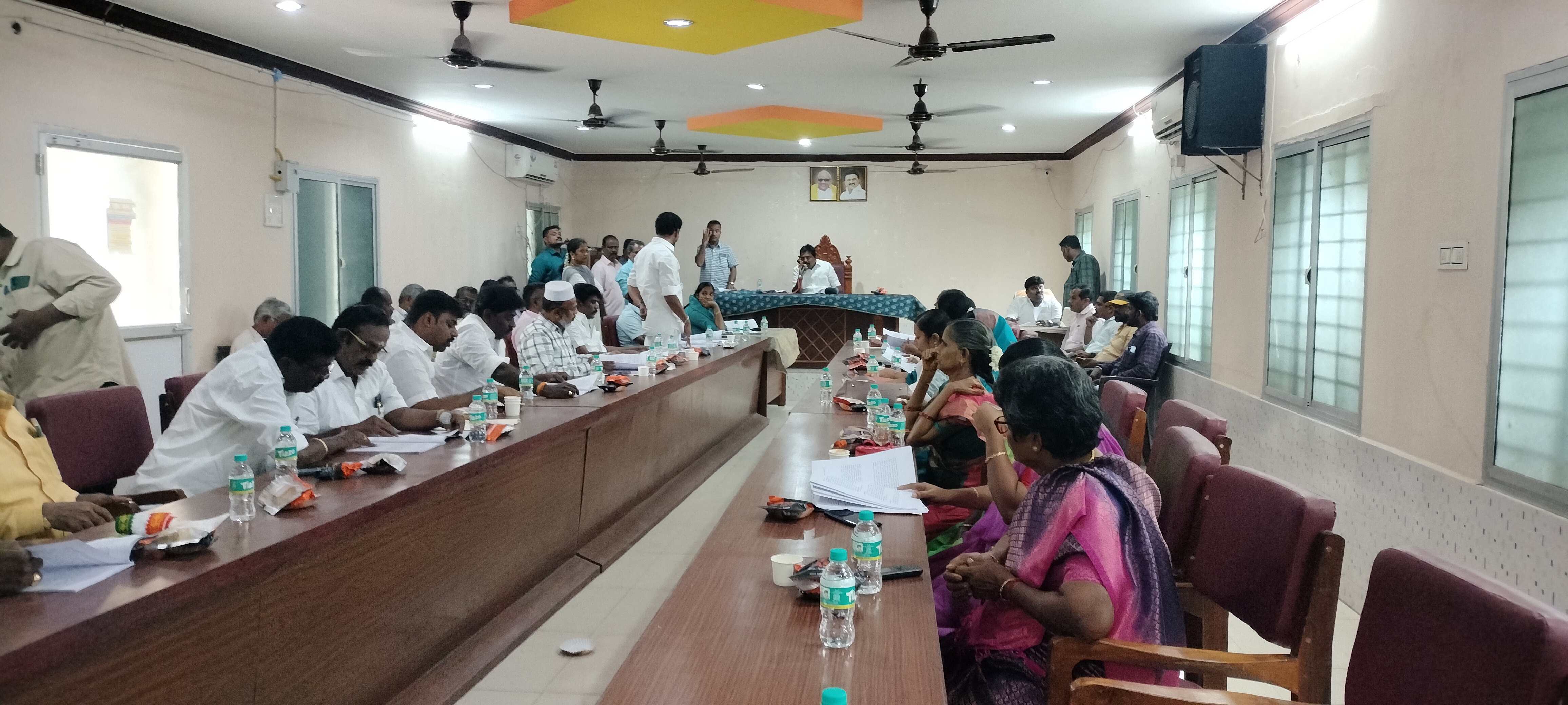 ராமநாதபுரம் நகரமன்ற கூட்டத்தில் கவுன்சிலர்களுக்கு இடையே சலசலப்பு.!