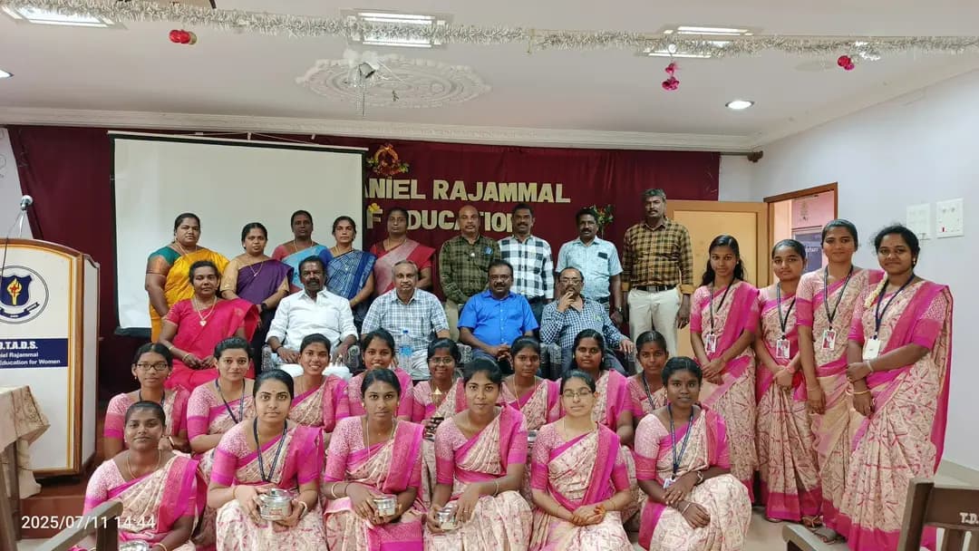 இலஞ்சி பி.எட் கல்லூரிக்கு பள்ளி கல்வித் துறை அலுவலர் பாராட்டு..