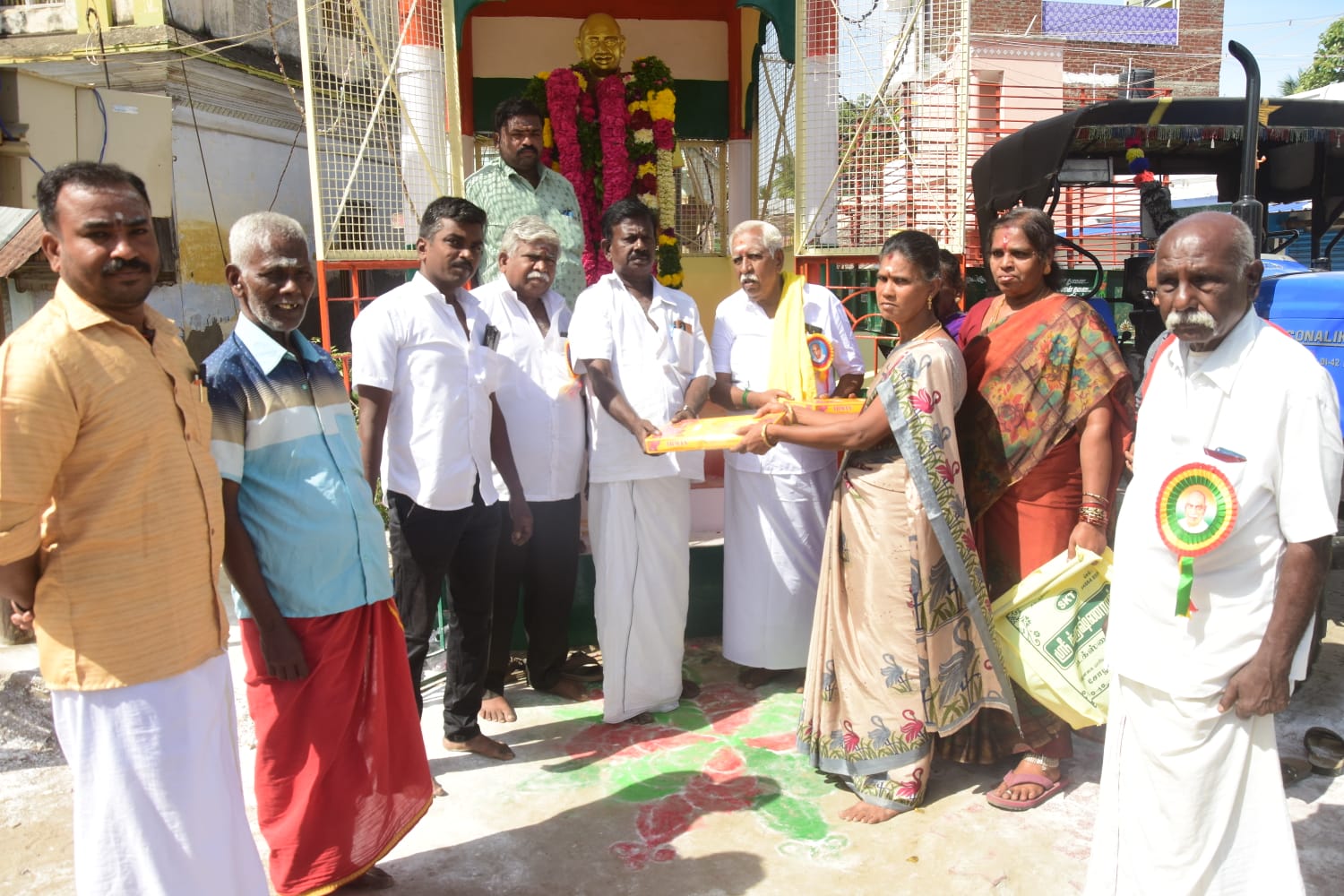சோழவந்தானில்காமராஜரின் 123 வது பிறந்தநாள் விழா பல்வேறு தரப்பினர் மாலை அணிவித்து மரியாதை