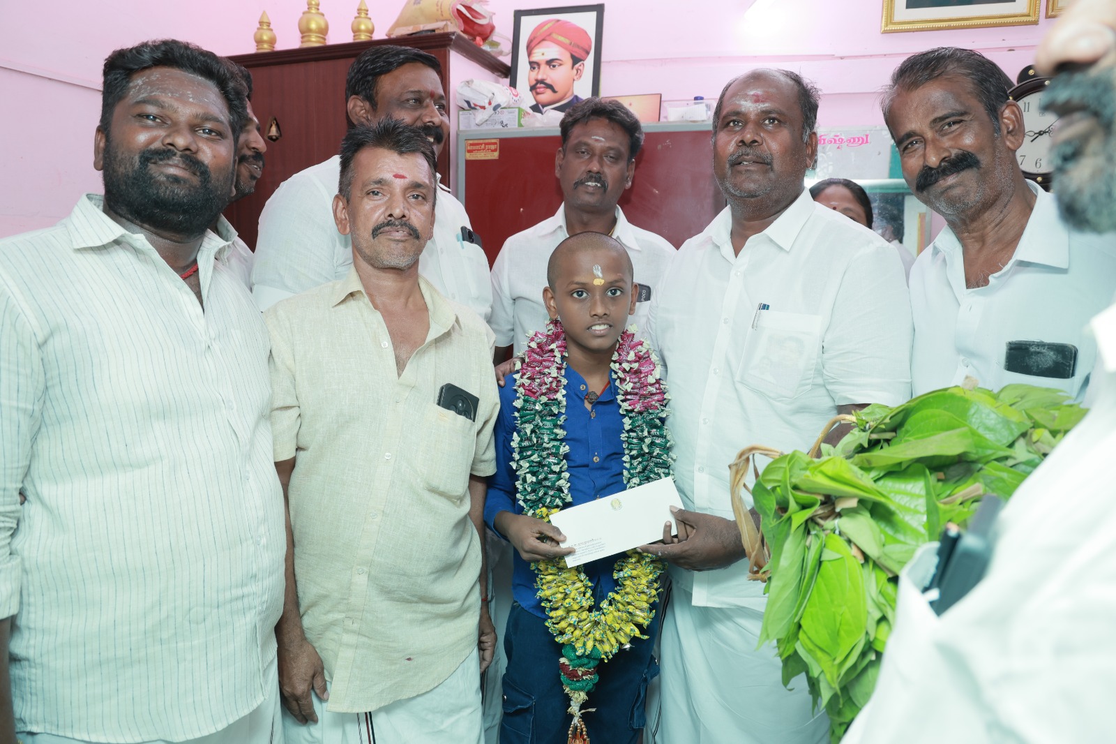 சோழவந்தான் பேரூராட்சி அதிமுக கவுன்சிலர் இல்ல விழா ஆர் பி உதயகுமார் நேரில் வாழ்த்து
