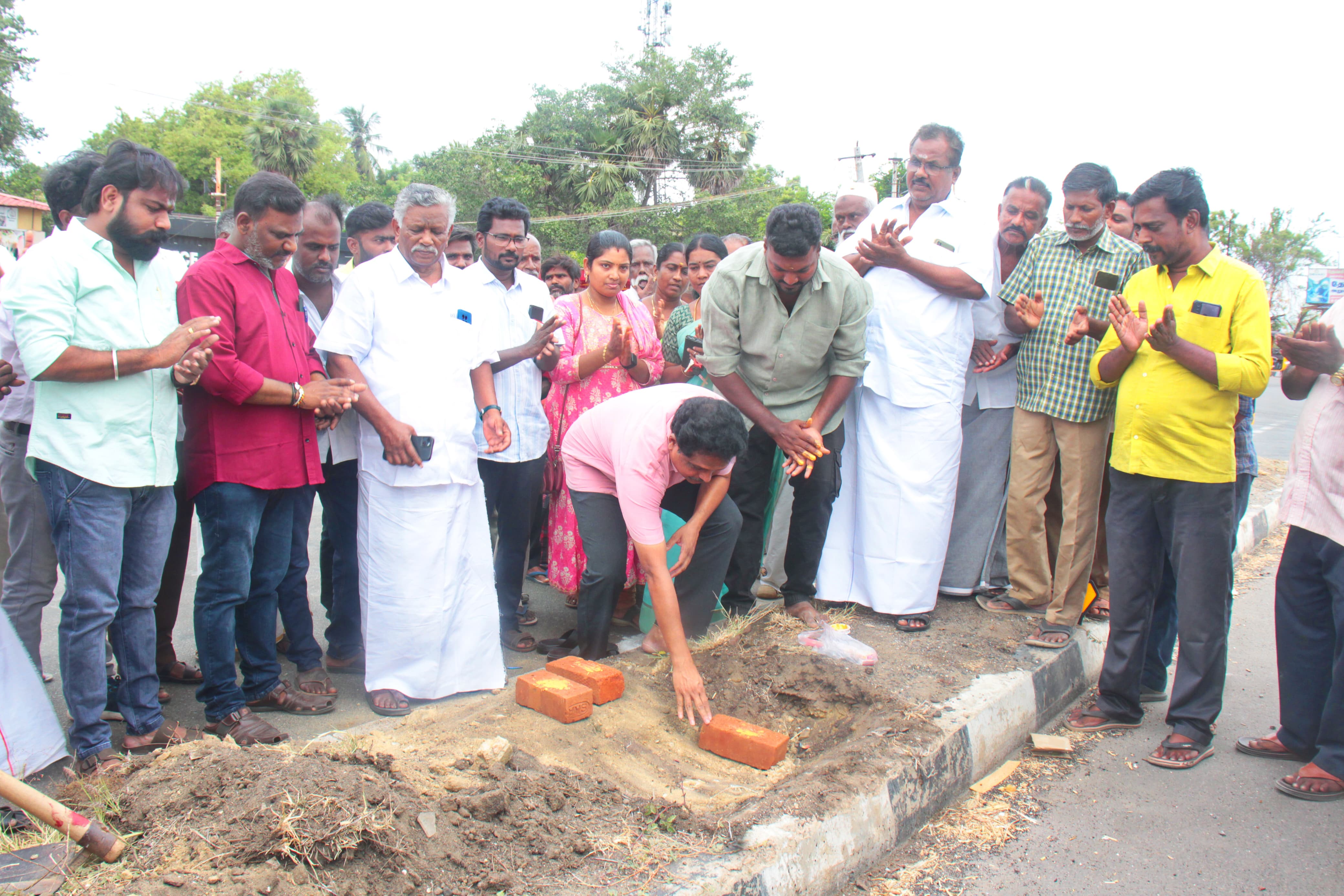 46 கோடி மதிப்பீட்டில் துவரிமான் – கீழமாத்தூர் தேசிய நெடுஞ்சாலை சந்திப்பில் புதிய மேம்பால கட்டுமான பணிகளை சு. வெங்கடேசன் எம்பி துவக்கி வைத்தார்.