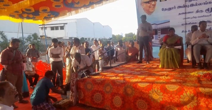 அமைச்சர் மூர்த்திகலந்து கொண்ட நிகழ்ச்சியில் முறையான முன்னேற்பாடு இல்லாததால் குறைந்த அளவு பயனாளிகளுடன் நடைபெற்ற அரசு விழா