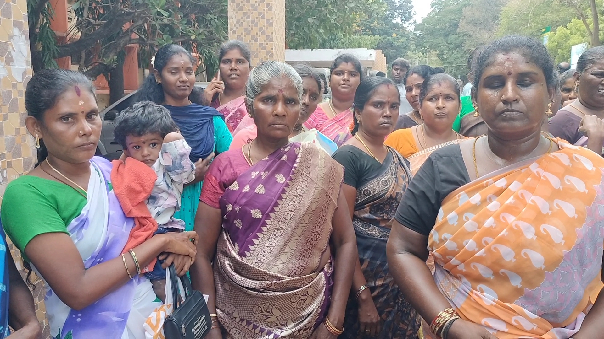 வேதாளை அம்பேத்கர் நகர் மக்கள் வீட்டுமனை பட்டா கோரி மாவட்ட கலெக்டரிடம் மனு.!