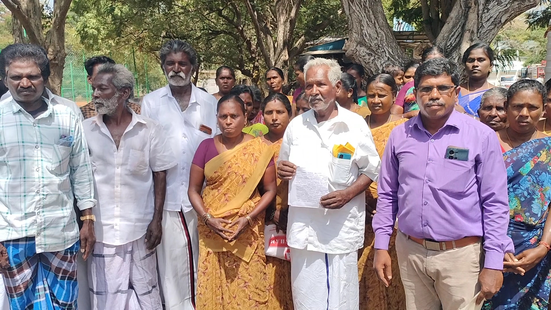கருக்காத்தி காலணி மக்கள் குடிநீர் கேட்டு ஆட்சியரிடம் மனு!