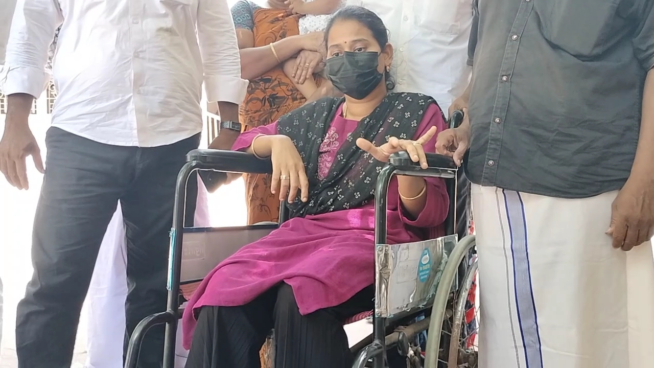 ராமநாதபுரத்தில் தவறான சிகிச்சை அளித்த மருத்துவர் மீது நடவடிக்கை எடுக்க ஆட்சியரிடம் கண்ணீருடன் மனு.!