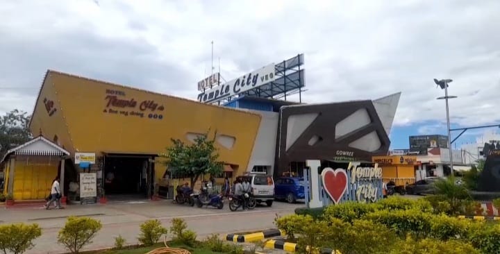 வாடிப்பட்டி அருகே தனியார் உணவகத்தில் இரண்டு லட்சம் கொள்ளை போலீசார் விசாரணை