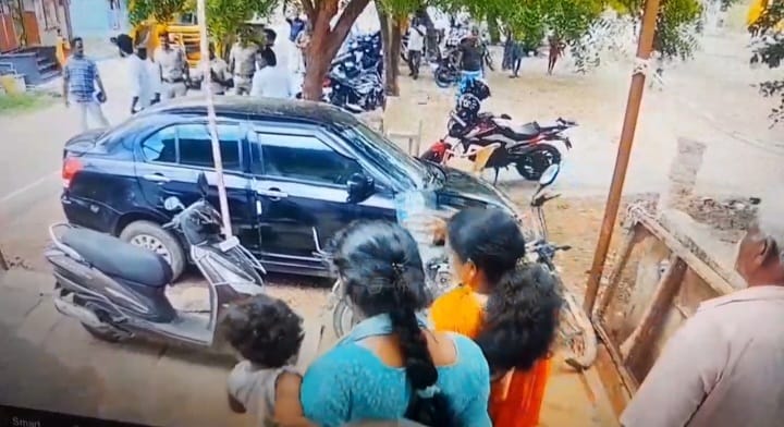 வாடிப்பட்டி அருகே வருவாய்த்துறை மற்றும் காவல் துறையினரை கண்டித்து தந்தை மகள் தீக்குளிக்க முயன்ற அதிர்ச்சி சம்பவம்
