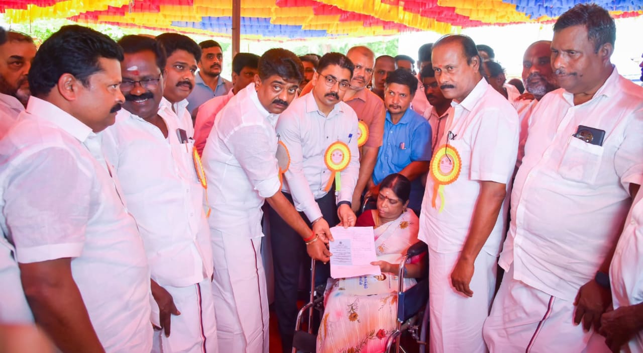 மண்டபம் அரசு மகளிர் பள்ளியில் நலம் காக்கும் ஸ்டாலின் திட்ட மருத்துவ முகாம்