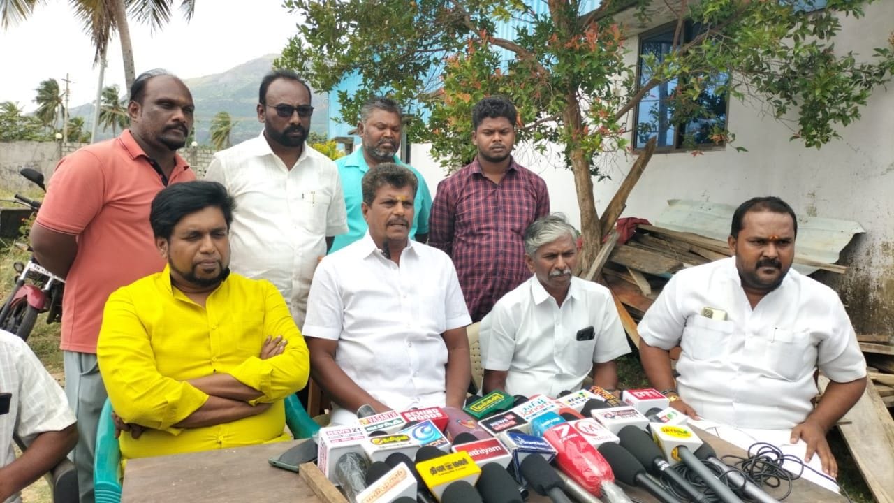 குற்றாலத்தில் இரவில் குளிக்க பணம் வசூல்?