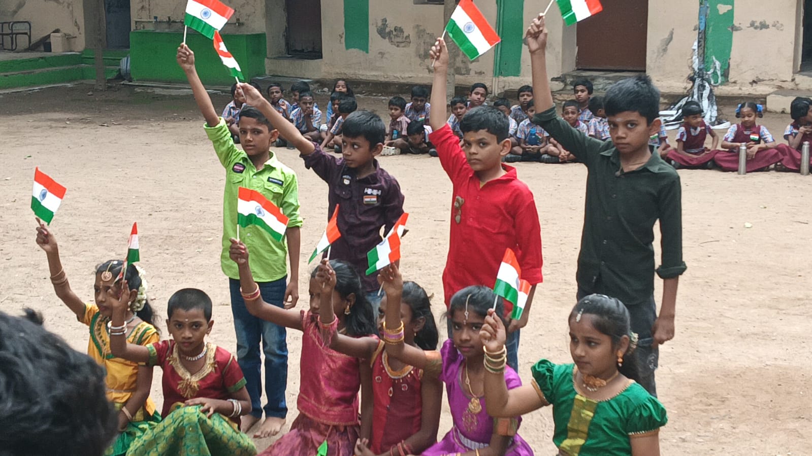 உசிலம்பட்டி நாடார் சரஸ்வதி மெட்ரிக் பள்ளியில் சுதந்திர தின விழா