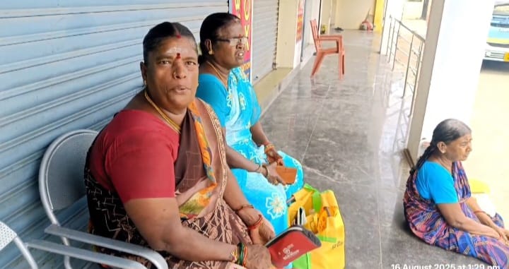 சோழவந்தான் பேருந்து நிலையத்தில் தொடரும் குளறுபடி போர்டை மாட்டாமல் செல்வதால் பயணிகள் குழப்பம்
