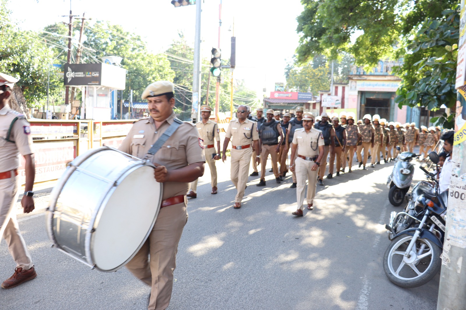 தென்காசி செங்கோட்டை பகுதிகளில் காவல்துறை அணிவகுப்பு..