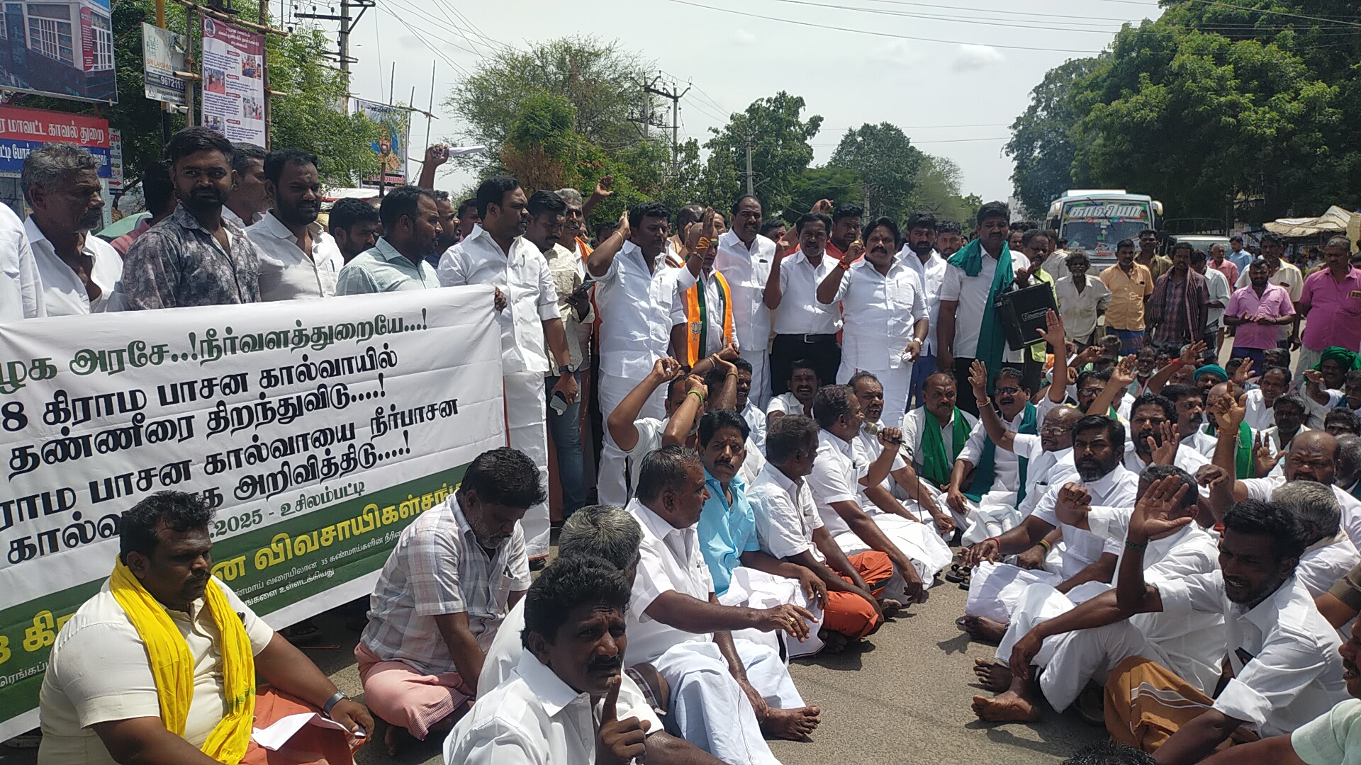 58 கிராம பாசன விவசாயிகள் சங்க சார்பில் பஸ் மறியல் போராட்டம் நடைபெற்றது