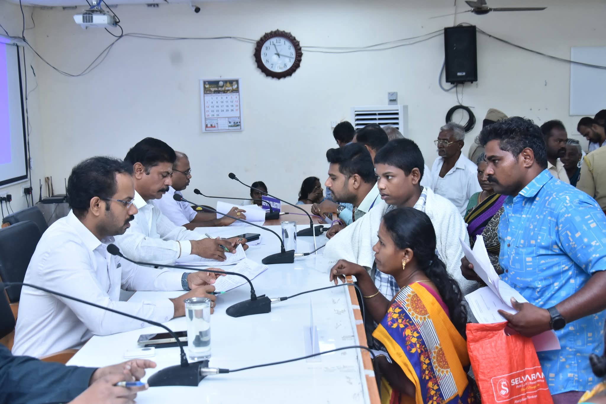 மக்கள் குறை தீர்ப்பு கூட்டம்..