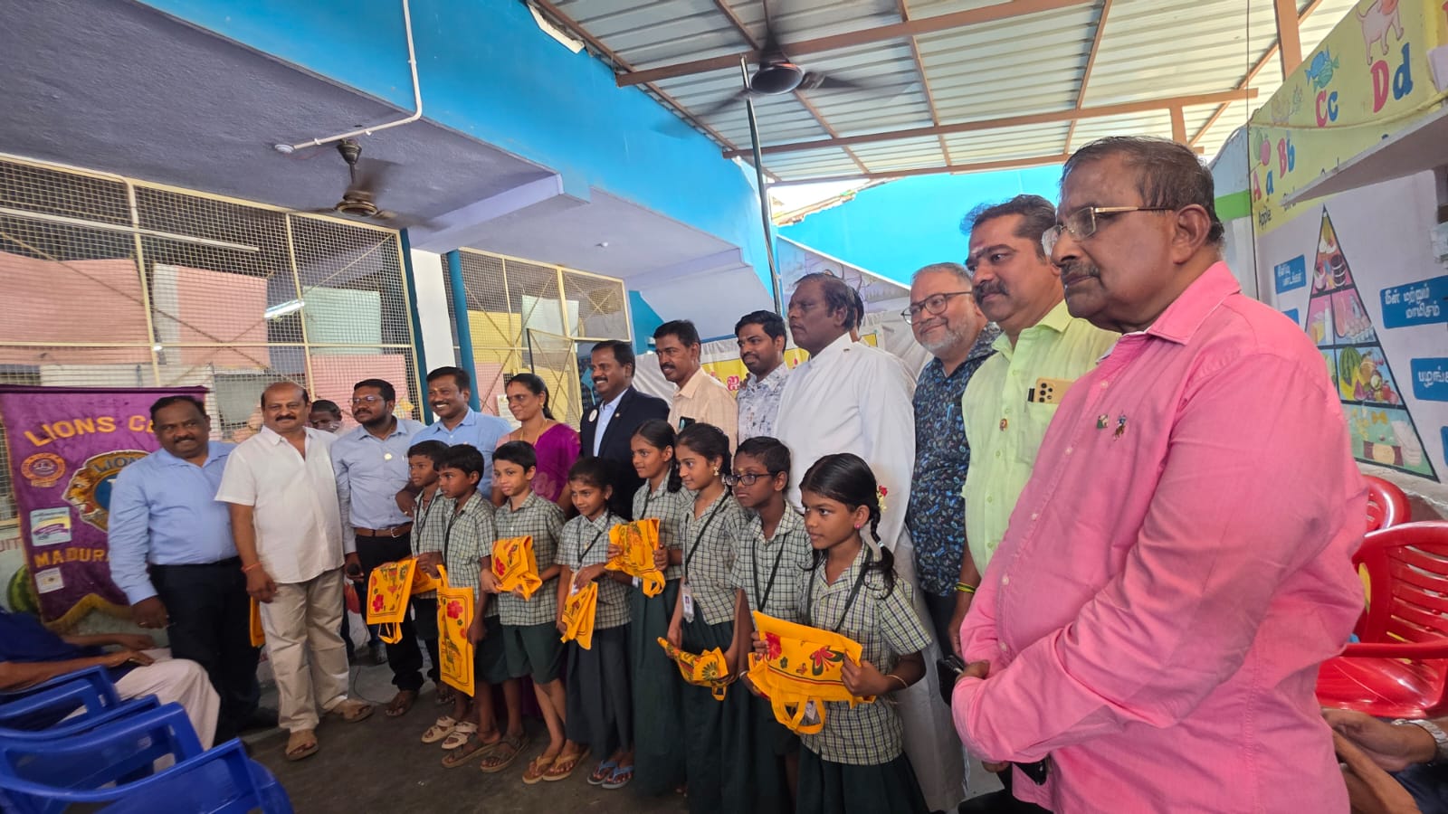 சோழவந்தானில் கல்வி உபகரணங்கள் வழங்கும் விழா