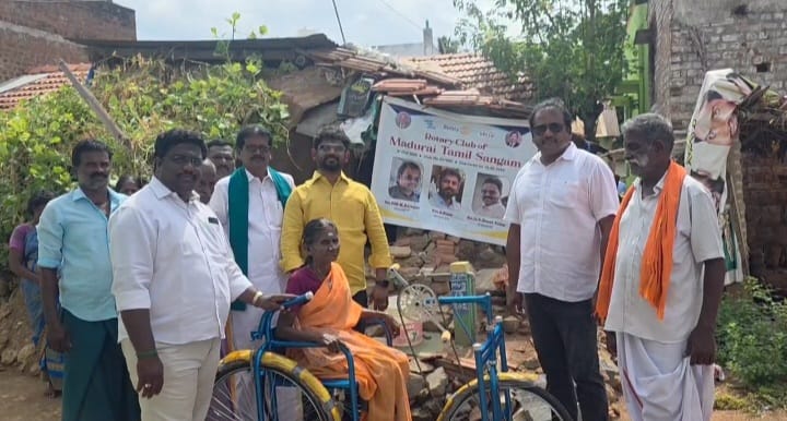முதலைக்குளம் கிராமத்தைச் சேர்ந்த மாயக்கால் என்ற மாற்றுத்திறனாளி பெண்ணுக்கு மூன்று சக்கர சைக்கிள் வழங்கிய ரோட்டரி கிளப் மற்றும் மதுரை தமிழ் சங்க நிர்வாகிகள்