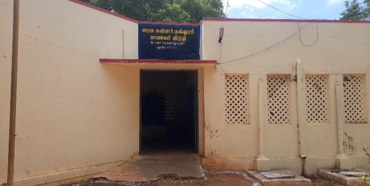 செக்கானூரணி ஐ.டி.ஐ. விடுதியில் ராகிங் சர்ச்சை நள்ளிரவு நடந்த மனித உரிமை மீறல்.. மூன்று மாணவர்களை கைது செய்து போலீசார் விசாரணை விடுதி வார்டன் பணியிடை நீக்கம்