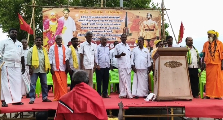 உசிலம்பட்டியில் கள்ளர் பள்ளிகள் முன்னாள் மாணவர்கள் நலச் சங்கம் சார்பில் கண்டன ஆர்ப்பாட்டம்