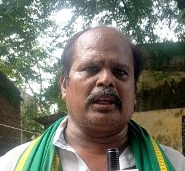 உசிலம்பட்டியில் பி.கே. மூக்கையா தேவர் மணிமண்டபம் அமைக்க பழைய அரசு கள்ளர் மேல்நிலைப்பள்ளியில் கட்டிடம் இடிக்கப்பட்டதை கண்டித்து அரசு பேருந்து பஸ் கண்ணாடி உடைப்பு ,ஒருவர் கைது.