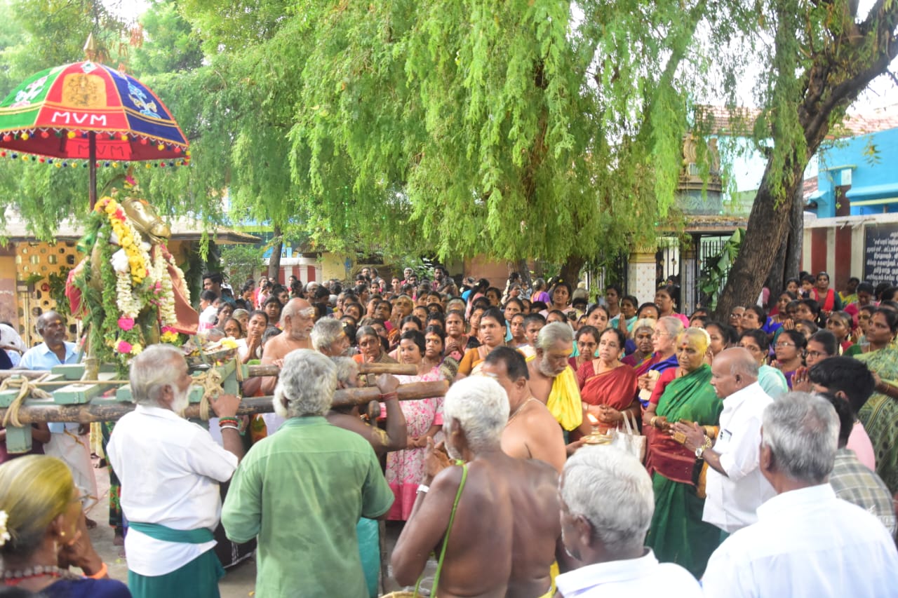 சோழவந்தான் ஸ்ரீ பிரளயநாதசிவாலயத்தில் சனி மகா பிரதோஷ விழா திரளான பக்தர்கள் சாமி தரிசனம்.