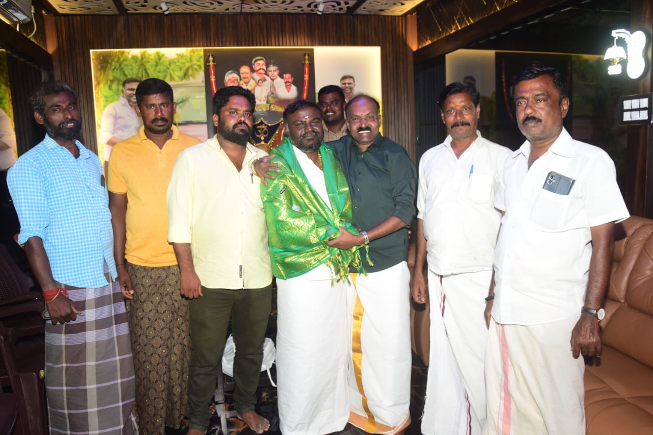 சோழவந்தானில் முன்னாள் பேரூராட்சி கவுன்சிலர் சார்பில் நலத்திட்ட உதவிகள் வழஙகப்பட்டது