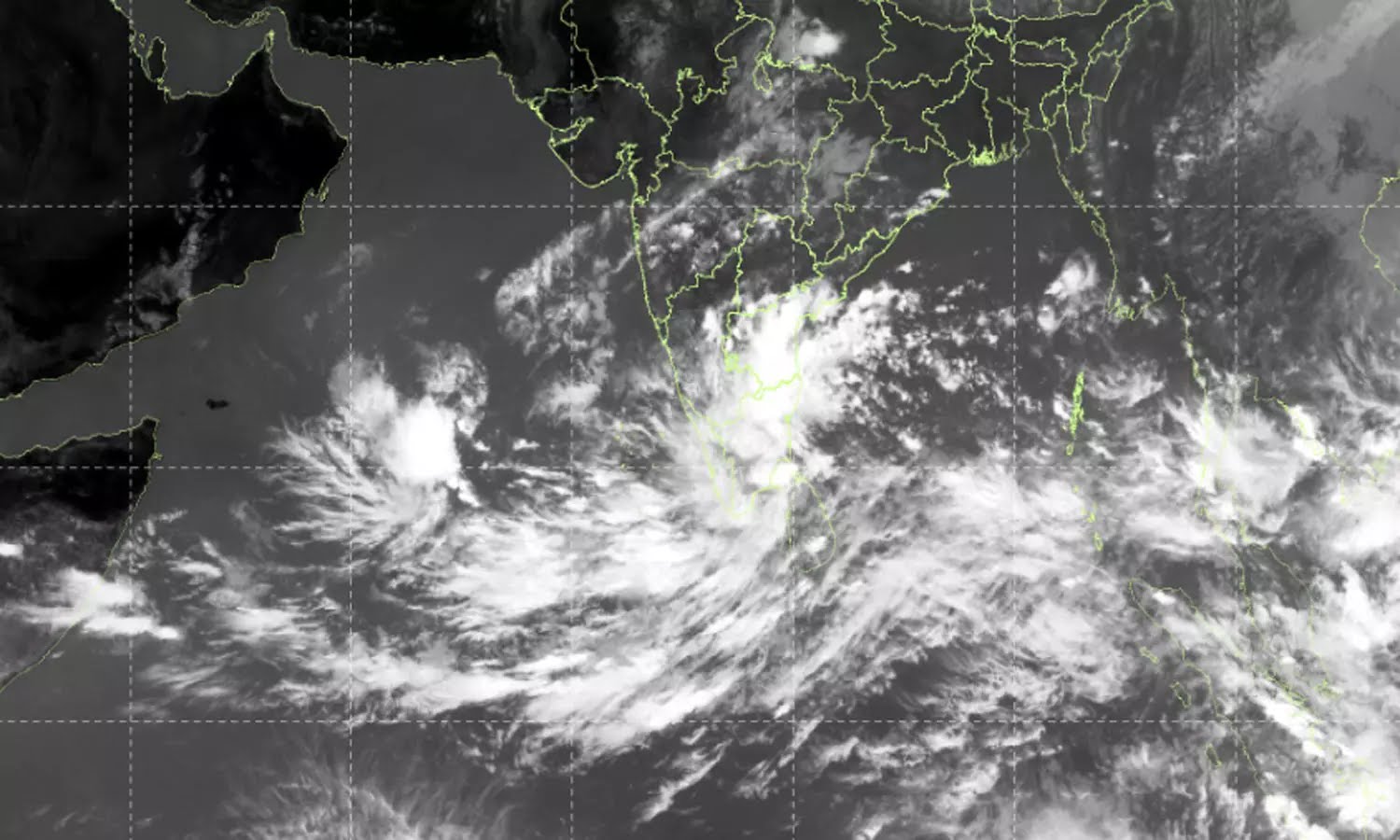 வட தமிழகத்தை நோக்கி புயல் சின்னம் நகர்கிறது 14 மாவட்டங்களுக்கு கனமழை எச்சரிக்கை