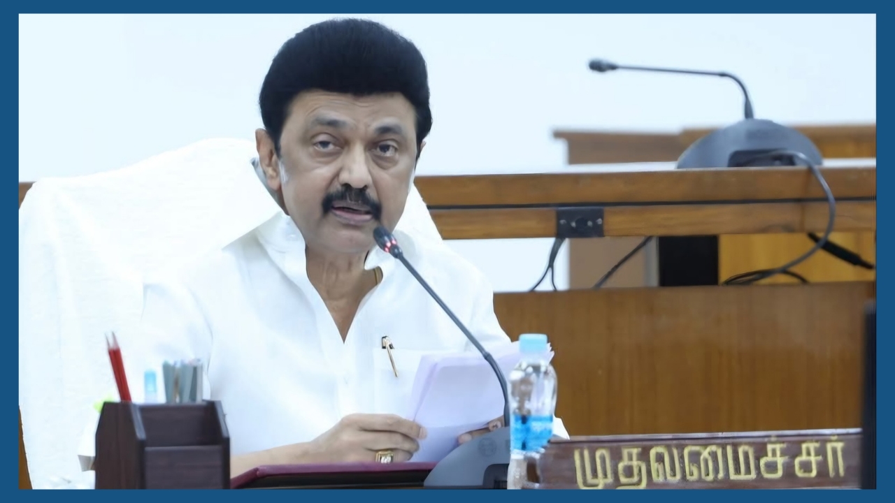 விபத்தில் சிக்கி உயிரிழந்தவர்  மகளுக்கு அரசு பணி வழங்கிய முதலமைச்சர்..