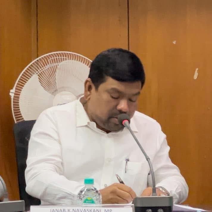 இலங்கை விமான நிலையத்தில் விமானங்கள் ரத்து செய்யப்பட்டு காத்திருக்கும் தமிழக பயணிகளுக்கு மாற்று விமானம் மற்றும் உரிய உதவிகளை வழங்க இந்திய அரசு நடவடிக்கை எடுக்க வேண்டும்:-நவாஸ் கனி எம்பி கோரிக்கை..