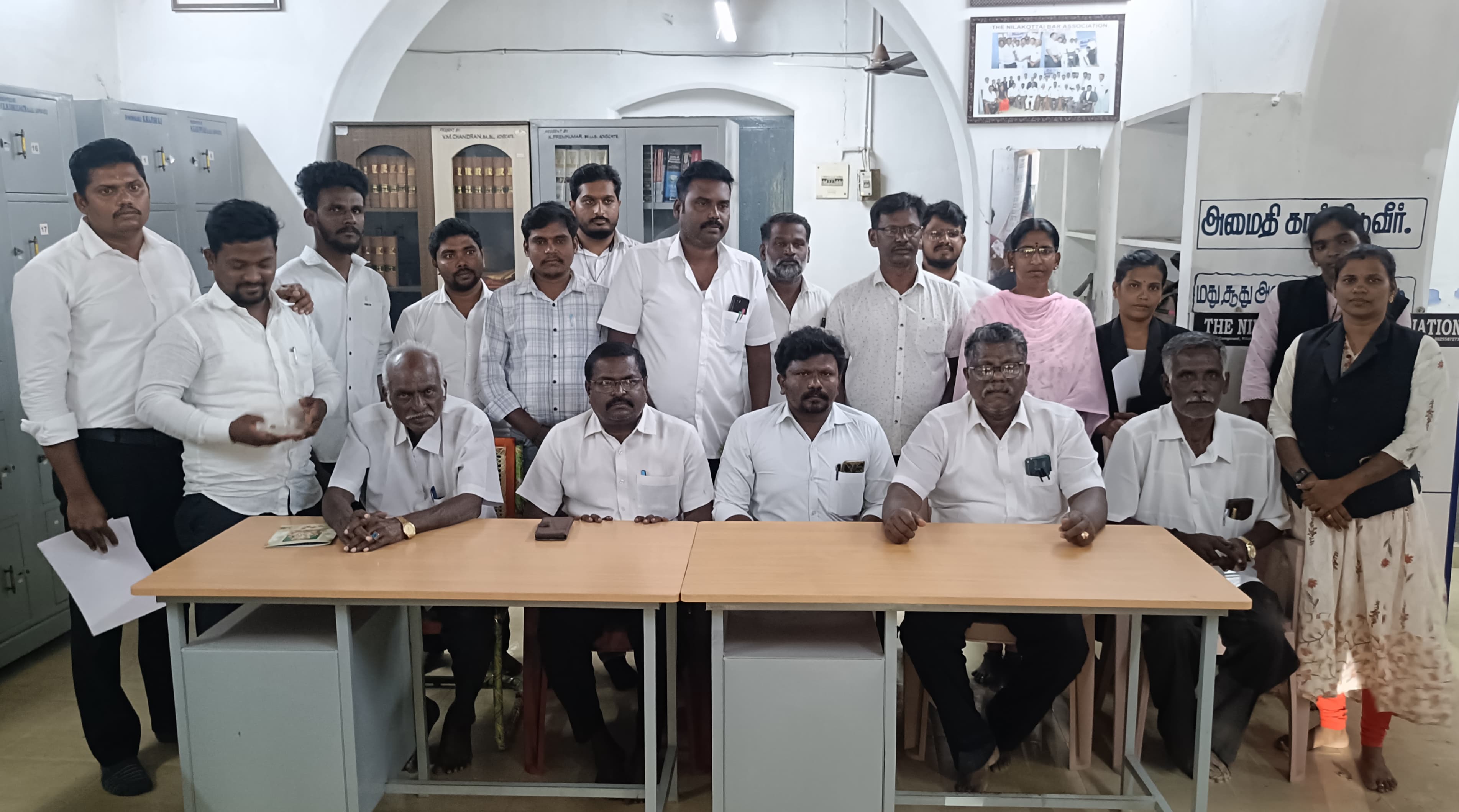 இடிந்துவிழும் நிலையிலுள்ள நீதிமன்ற கட்டிடத்திற்கு பதிலாக உடனடியாக மாற்று கட்டிடம் வழங்க வேண்டும், நிலக்கேட்டை வட்டார வழக்கறிஞர் சங்கத்தினர் கோரிக்கை..