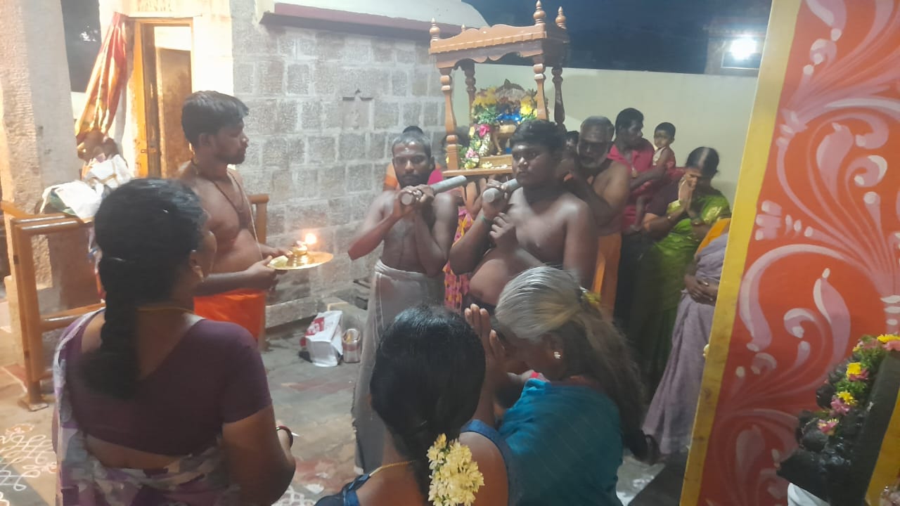 சோழவந்தான் மற்றும் கீழ மாத்தூரில் பிரதோஷ விழா திரளான பக்தர்கள் பங்கேற்று சாமி தரிசனம்