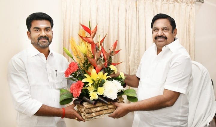 வாடிப்பட்டிஅ.தி.மு.க பேரூர் செயலாளருக்குஎடப்பாடி பழனிச்சாமி பாராட்டு.