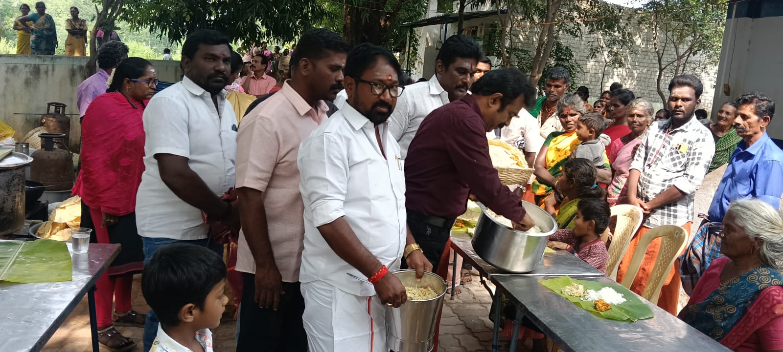 உசிலம்பட்டி அருகே 9 அடி உயரத்தில் ஆஞ்சநேயர் சிலை அமைக்க பூமி பூஜை