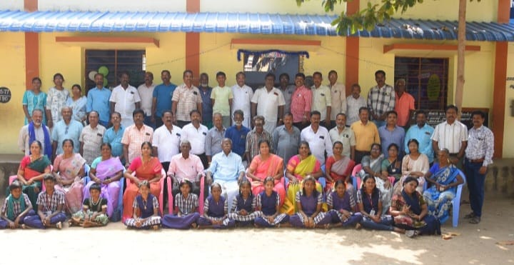 42 ஆண்டுகளுக்கு பின் முன்னாள் மாணவர்கள் சந்திப்பு